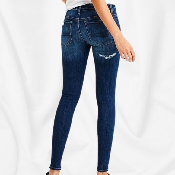 AMERICAN EAGLE Women's Distressed Dark Wash Skinny Jean (NWOT)￨Size US 4 - Picture 2 of 15